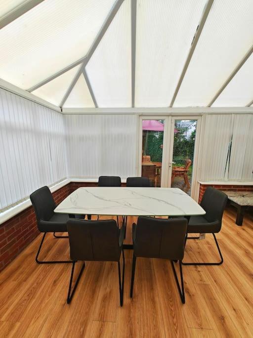 Apartament Luxury 5-Bed House Near Nec & Bhx Solihull Zewnętrze zdjęcie